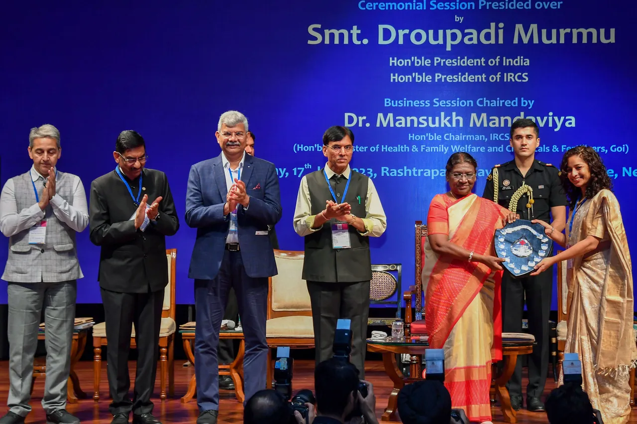 President Droupadi Murmu being presented a memento during the ceremonial session of AGM of Indian Red Cross Society at Rashtrapati Bhavan Cultural Centre, in New Delhi, Monday