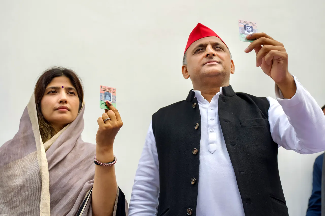 Dimple Yadav Akhilesh yadav Vote Samajwadi Party