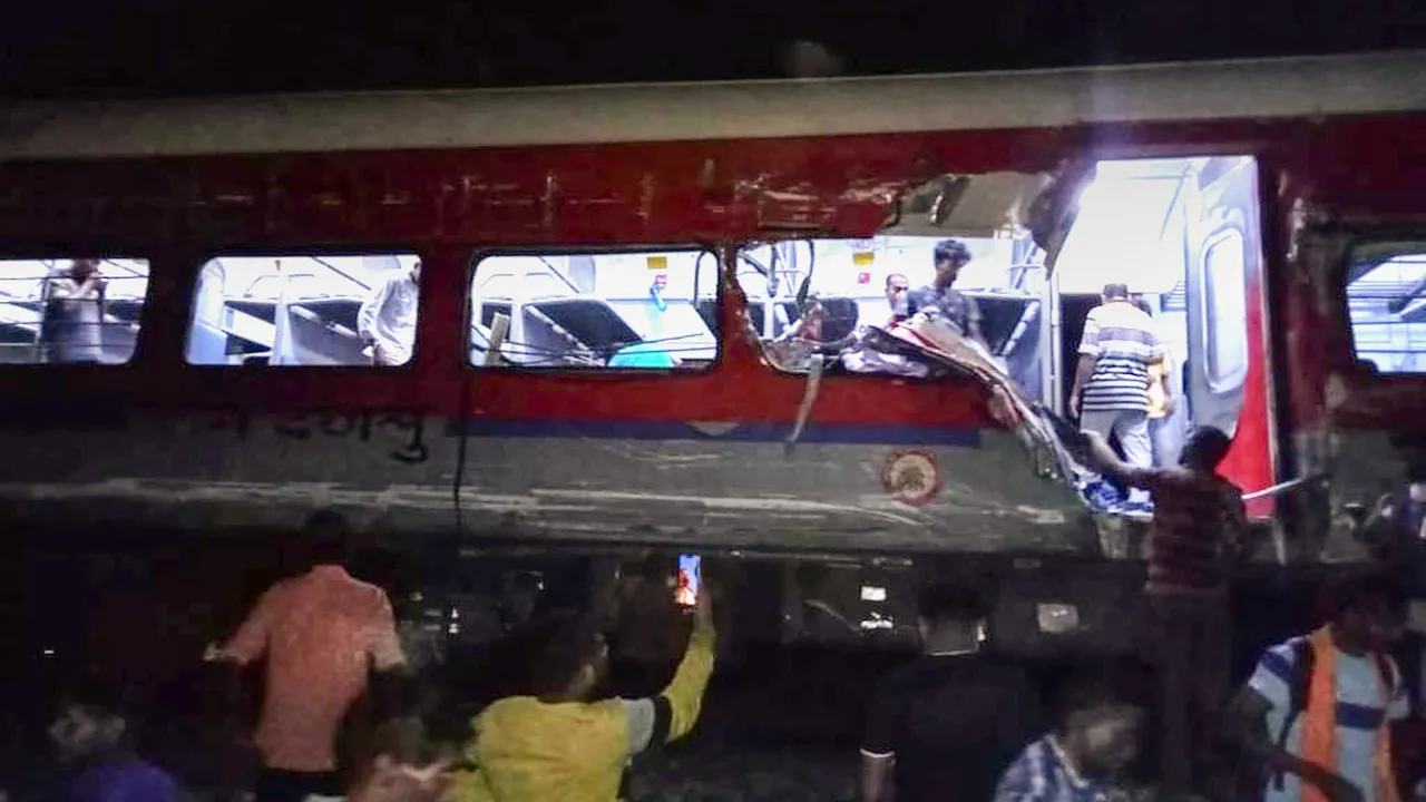 Coromandel Express derails in Odisha