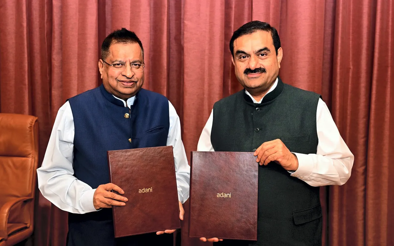 Adani Group Chairman Gautam Adani with Sanghi Industries Chairman & Managing Director Ravi Sanghi
