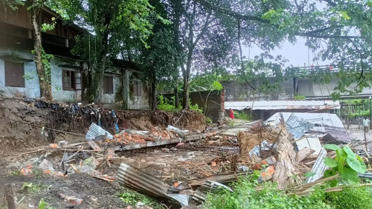 A wall at the Central Workshop of Karsingsa APST collapsed during #heavyrainfall