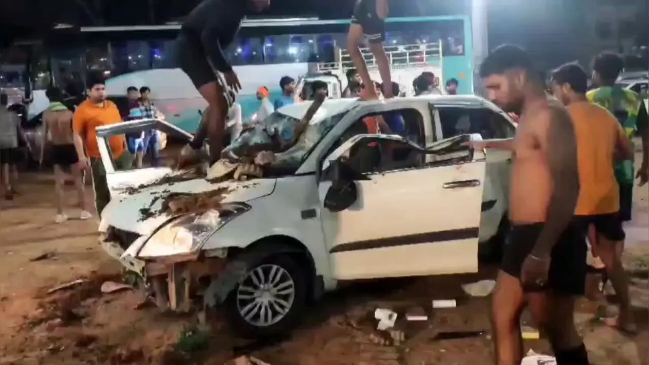 Kanwariyas Vandalise Car Muzaffarnagar