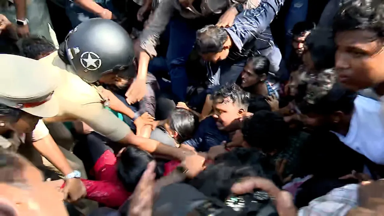 SFI Protest Kerala
