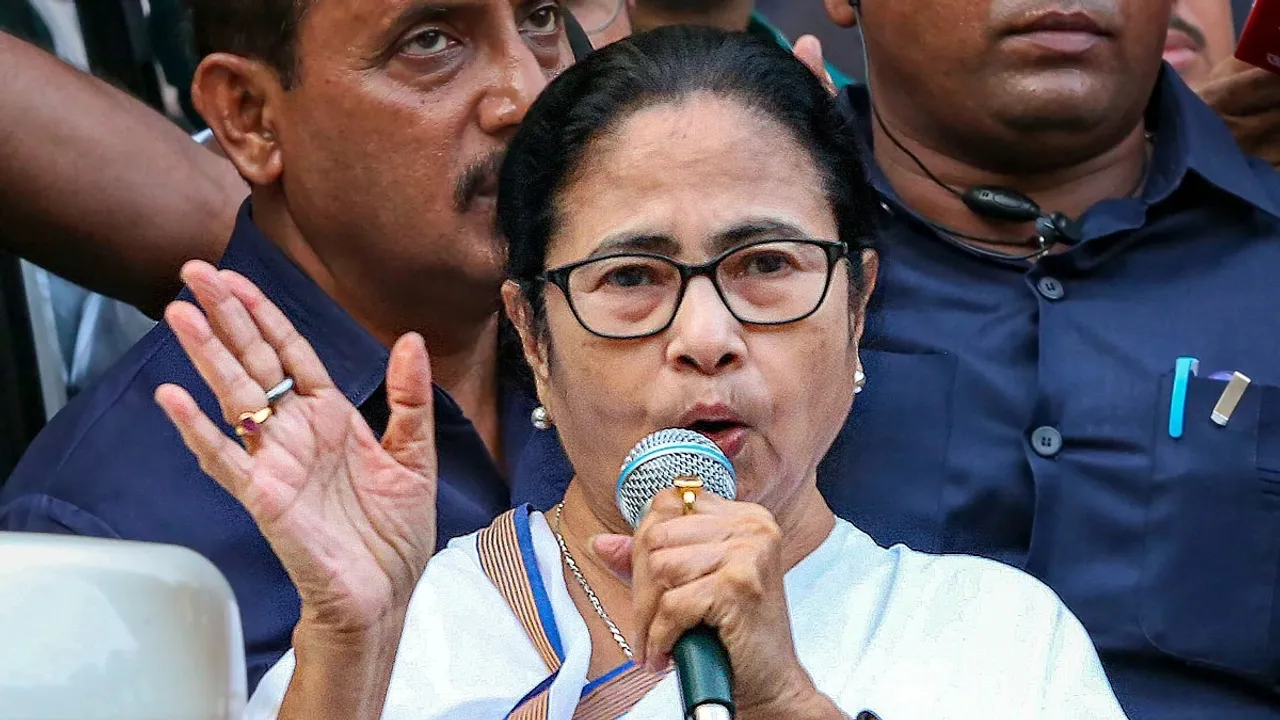 Mamata Banerjee At Airport.jpg