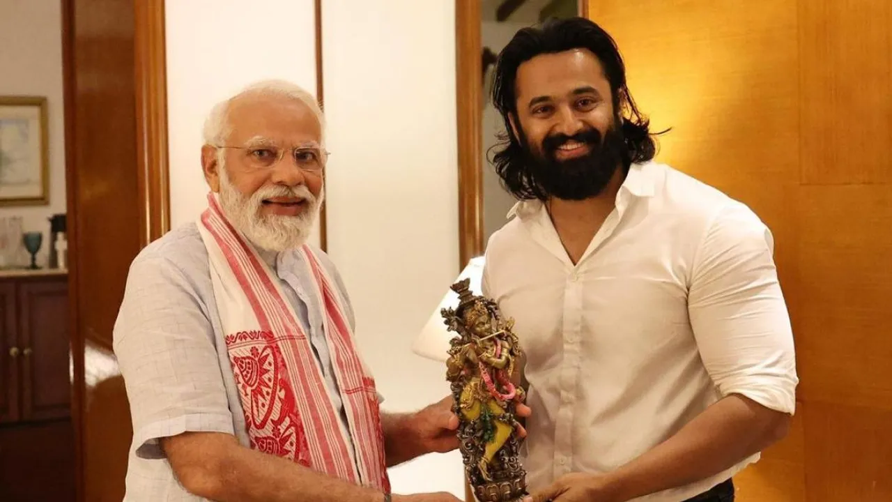 unni mukundan pm modi.jpg