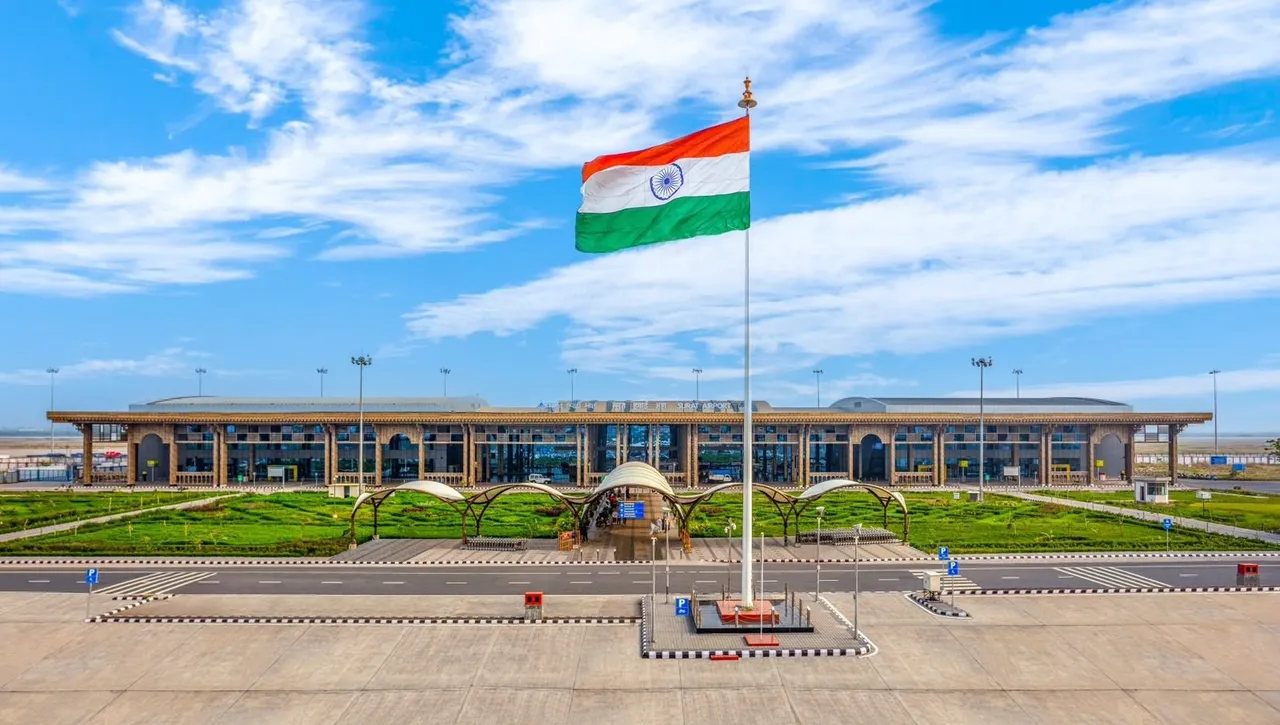 Surat Airport.jpg