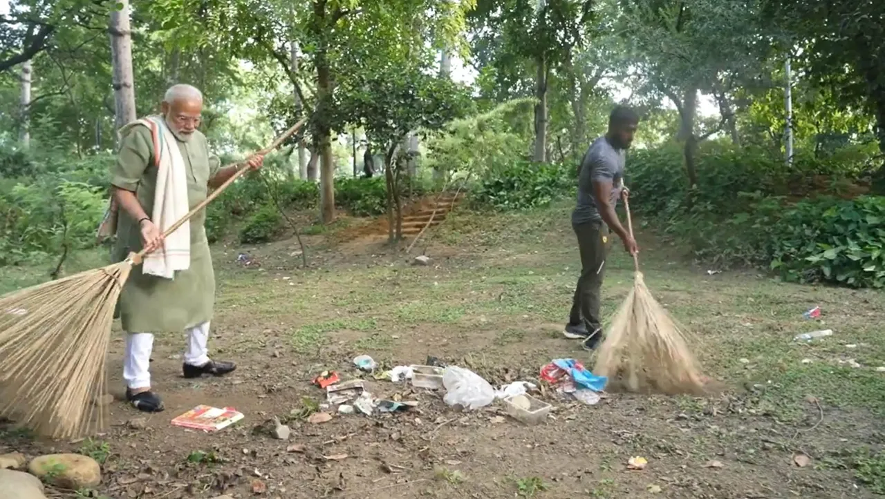 Prime Minister Narendra Modi with wrestler Ankit Baiyanpuriya participates in a cleanliness drive organised under the 'Swachchta Pakhwada: Swachchta hi Seva' campaign