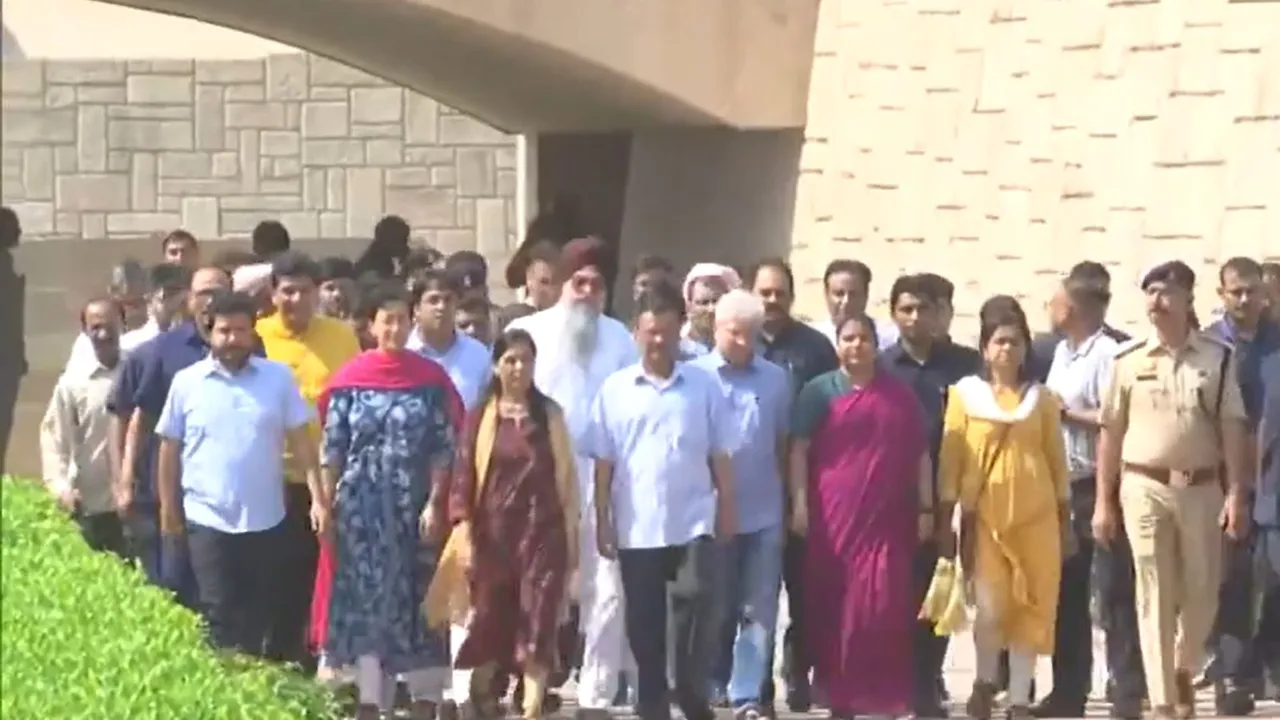 Arvind Kejriwal Rajghat