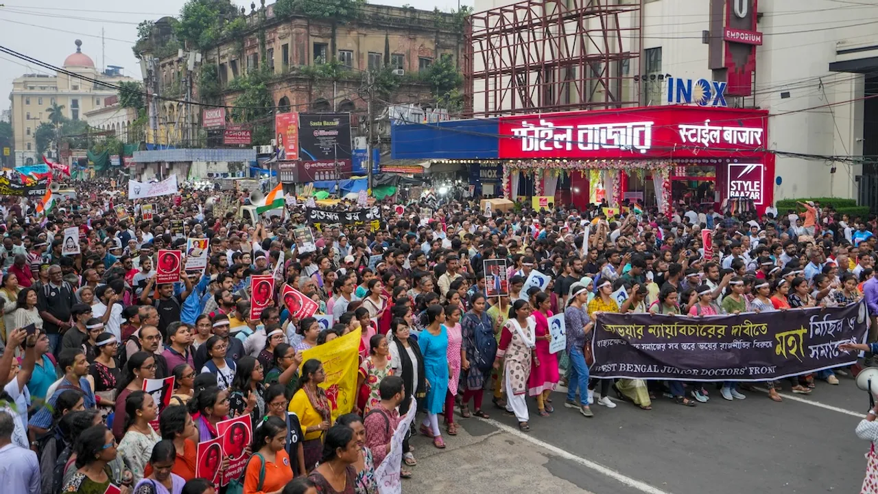 Members of Bengal Junior Doctors' Front and others take part in a mega rally on 'Mahalaya' to demand justice for the alleged sexual assault and murder of a trainee doctor at RG Kar Medical College and Hospital, in Kolkata, Wednesday, Oct 2, 2024.
