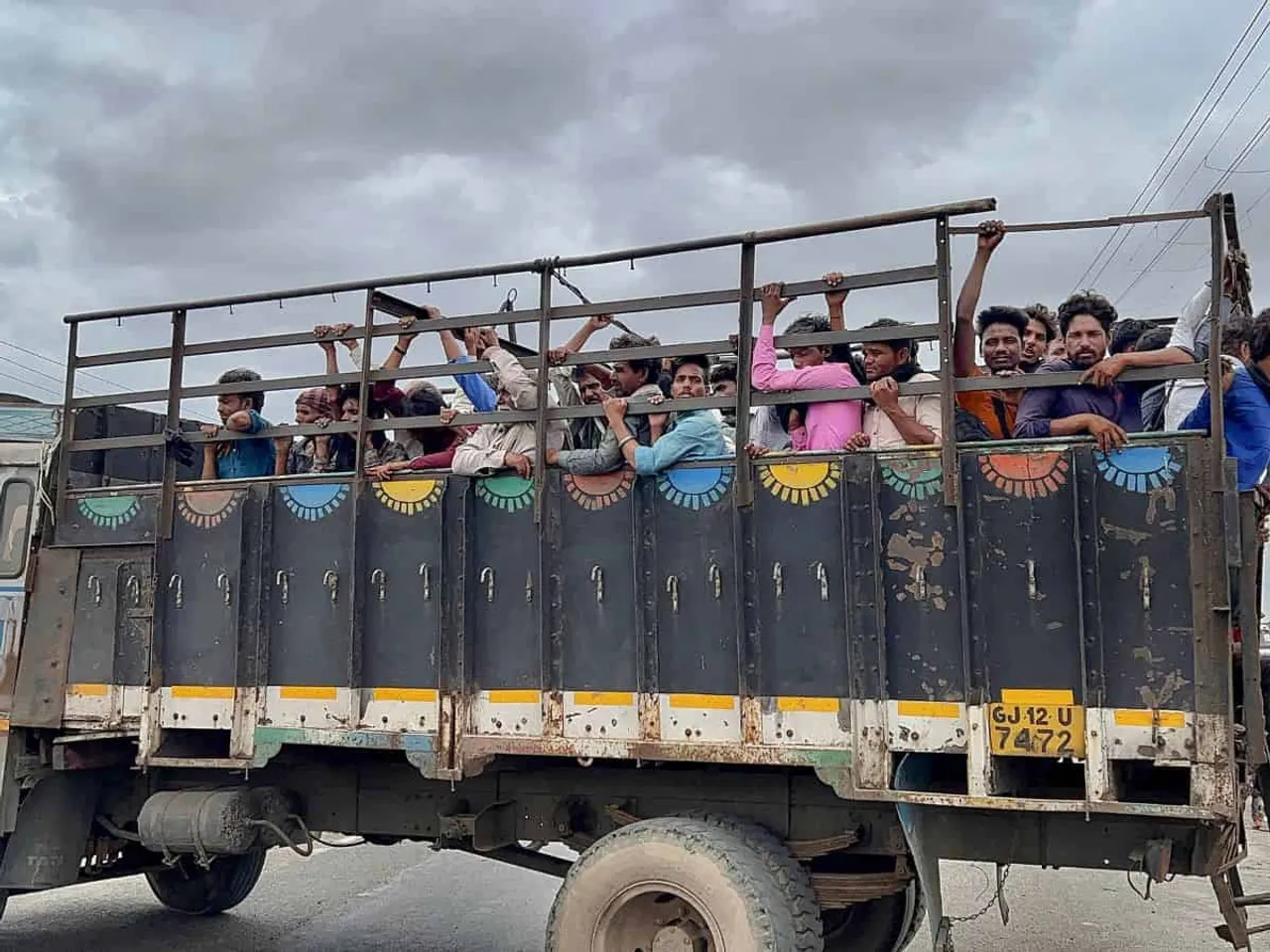 Gujarat evacuation cyclone.jpg