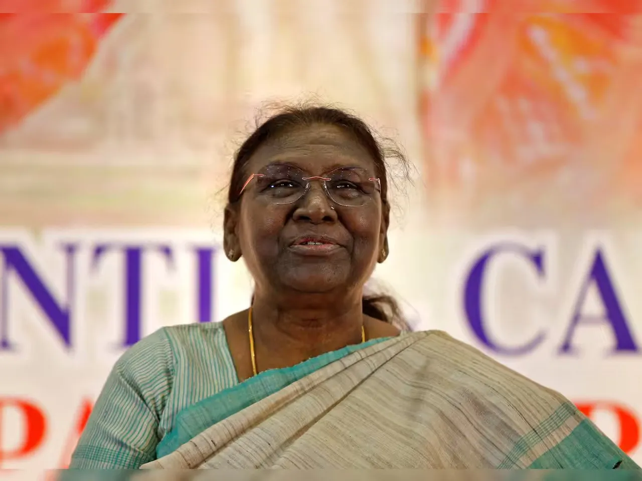 Droupadi Murmu convocation maharashtra.jpg