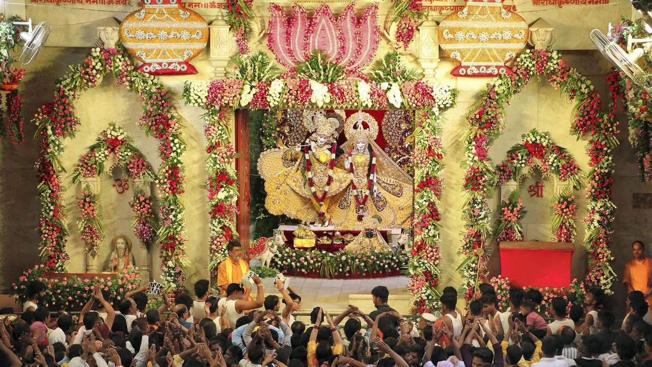 Devotees offer prayers to Lord Krishna and Goddess Radha at Bhagwat Bhawan of Sri Krishna Janmasthan Temple on the occasion of the Janamshtami festival, in Mathura, Monday, Aug. 26, 2024.