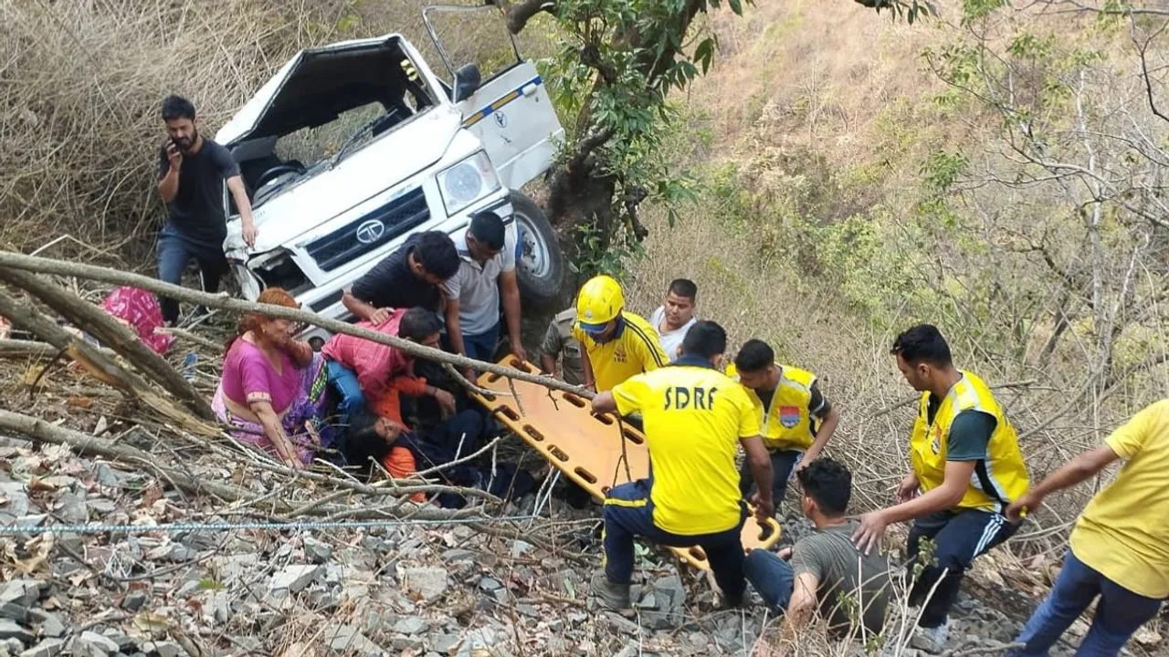 Two cars fell in gorges in different areas of Uttarakhand's Pauri district
