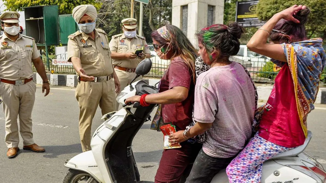 Delhi Police Holi Challan