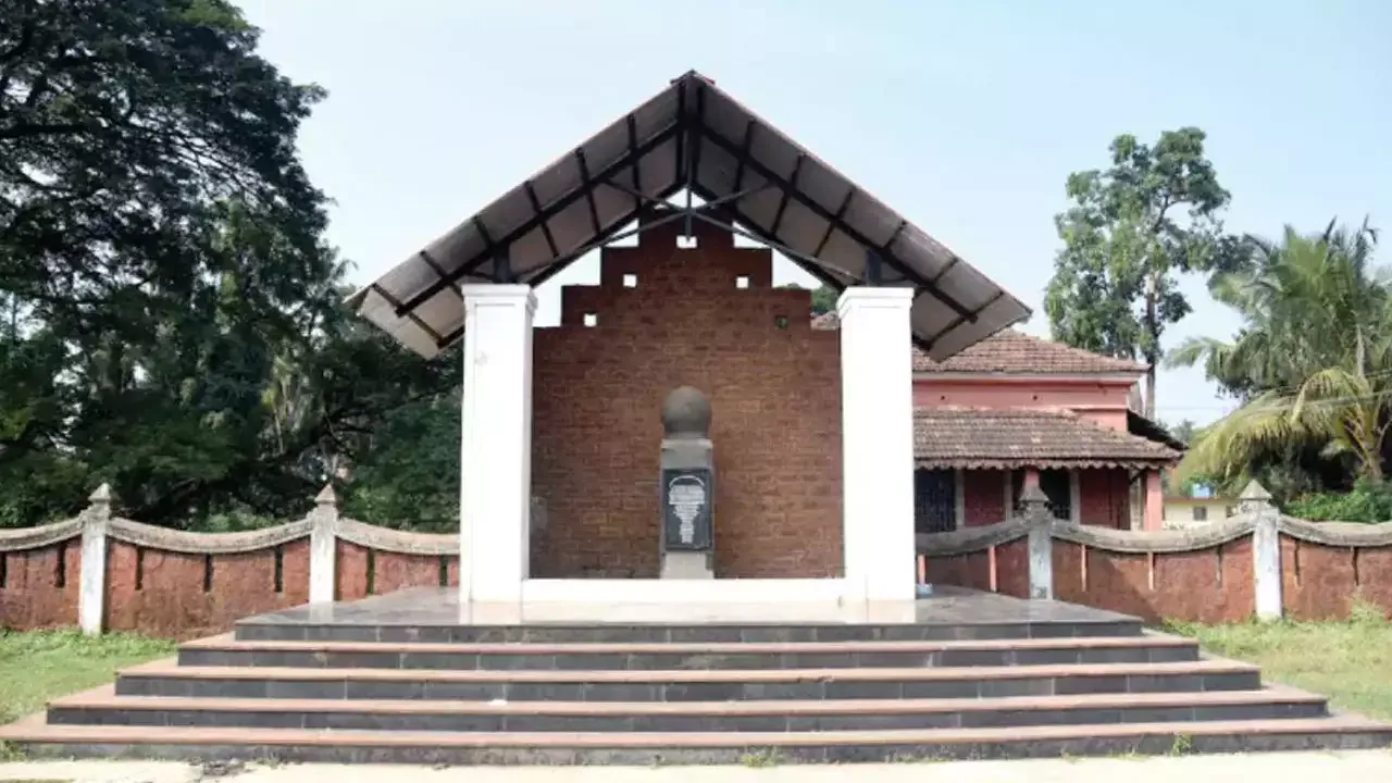 Martyrs Memorial at Assolna