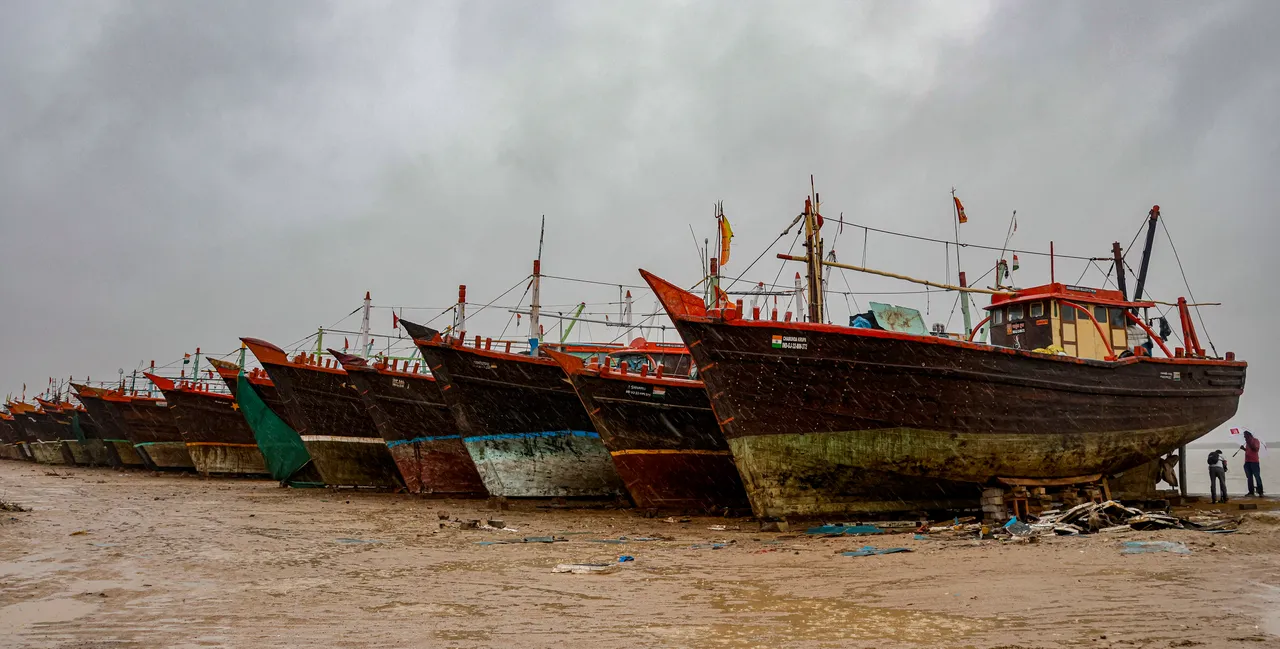 Coast guard gujarat coast.jpg
