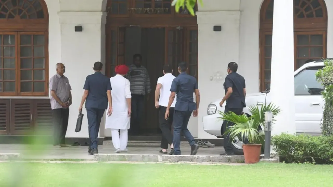 Rahul Gandhi meets Mallikarjun Kharge