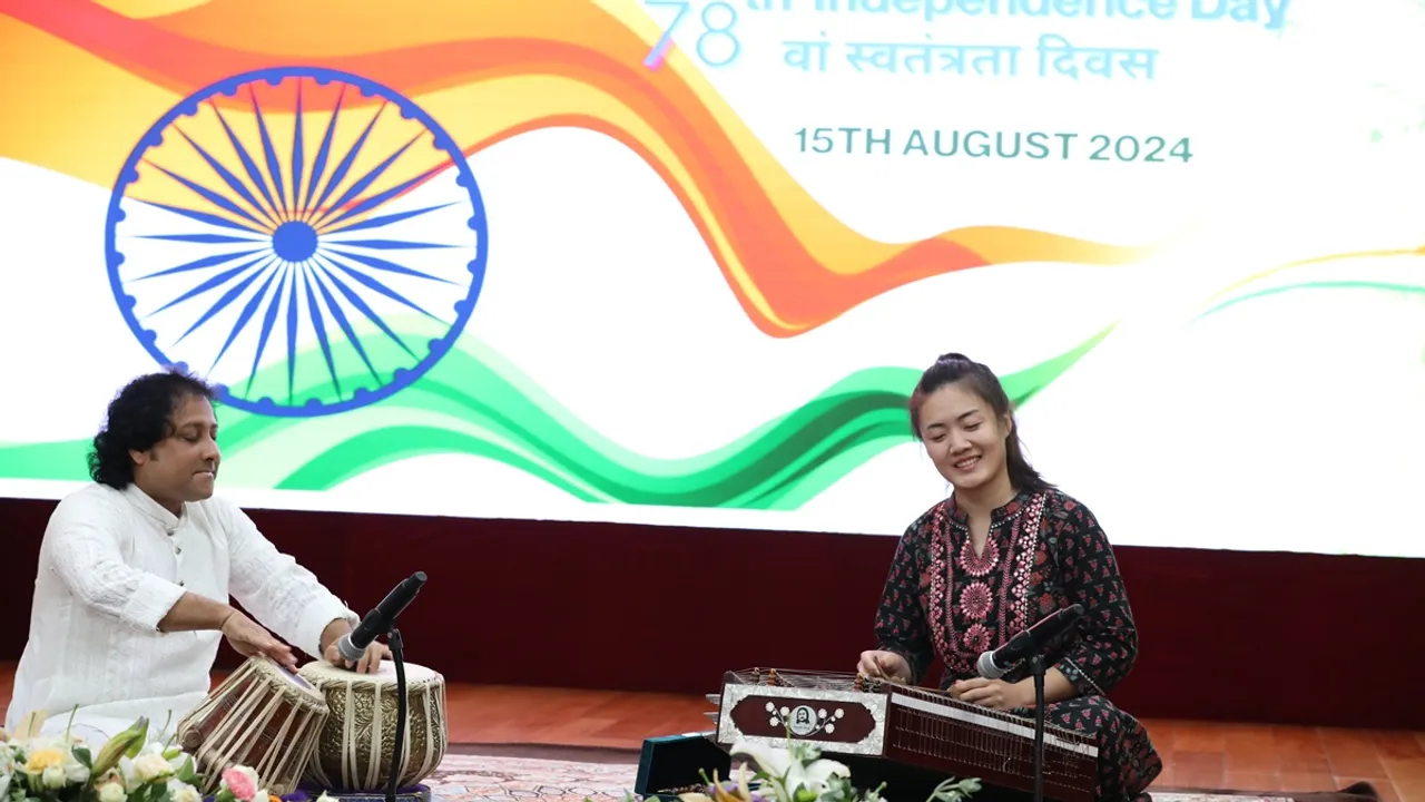 Shri Bivakar Choudhury (tabla) and Ms Mi Xuanye (santoor) mesmerized the audience with their music recital in China