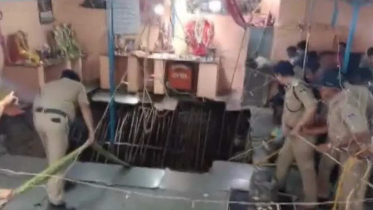 Indore temple roof collapse