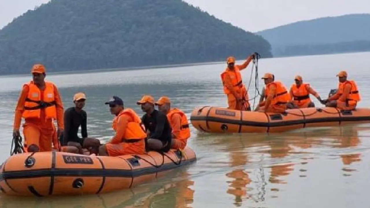 NDRF members during a search operation at Chandil Dam in Jharkhand on Wednesday