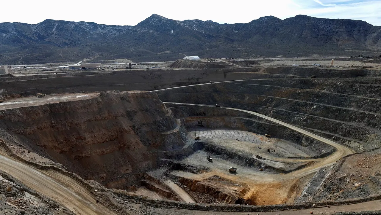 minerals Mine Auction.jpg