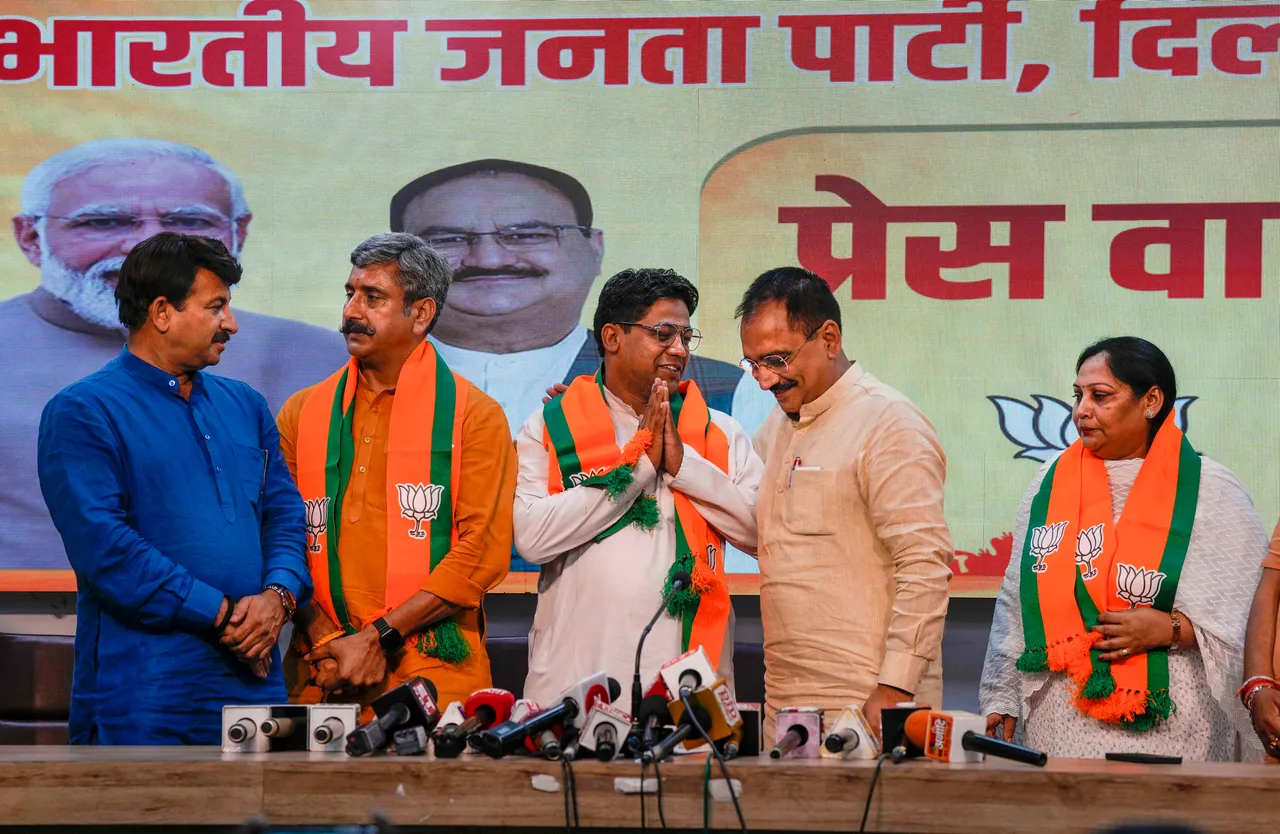 Delhi BJP chief Virendra Sachdeva and party MP Manoj Tiwari welcome Dr. Rajnish, Vinod Jaish and Rajni Sodhi into the party, at a press conference in New Delhi