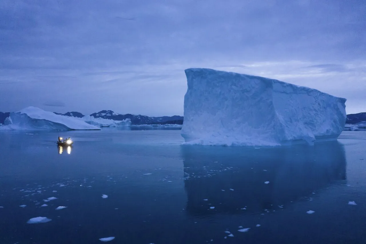 Greenland glacier.jpg