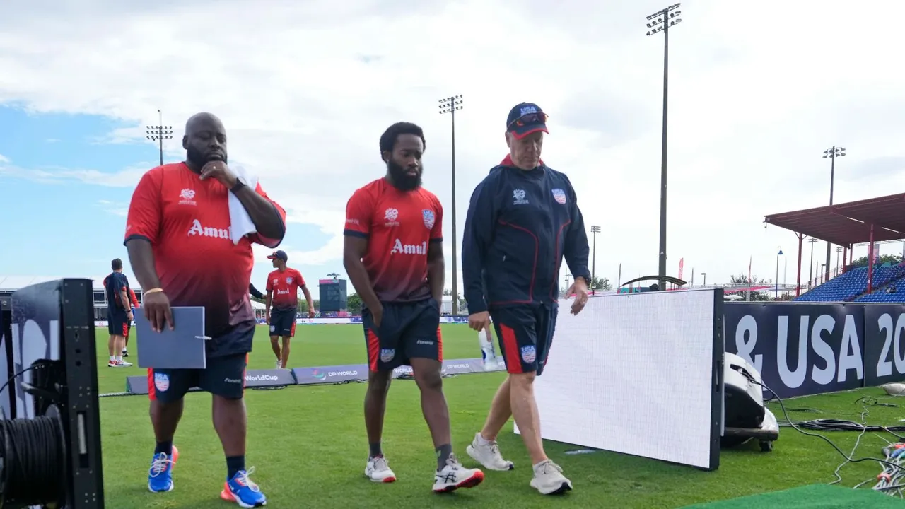 United States' Aaron Jones, centre, walks with team members before an ICC Men's T20 World Cup cricket match against Ireland at the Central Broward Regional Park Stadium in Lauderhill, Fla., Friday, June 14, 2024.