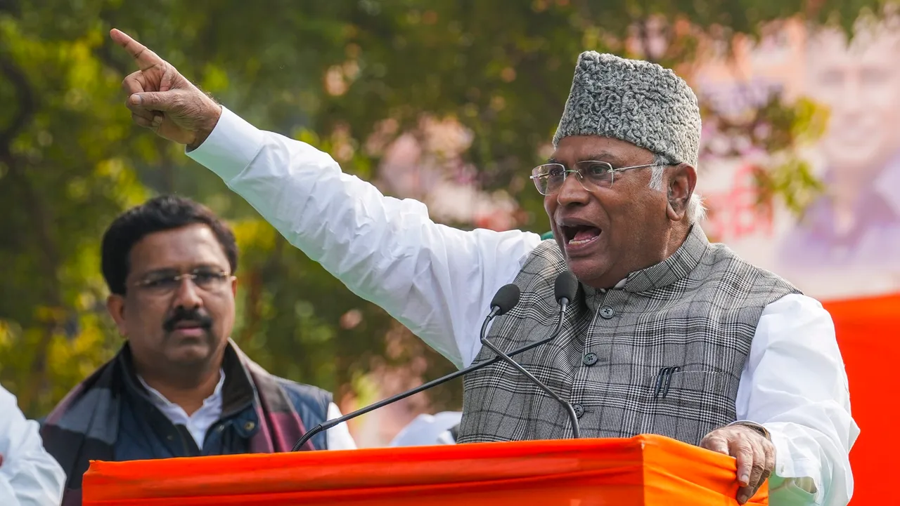 Congress President Mallikarjun Kharge speaks during a protest of Indian National Developmental Inclusive Alliance (INDIA) at Jantar Mantar