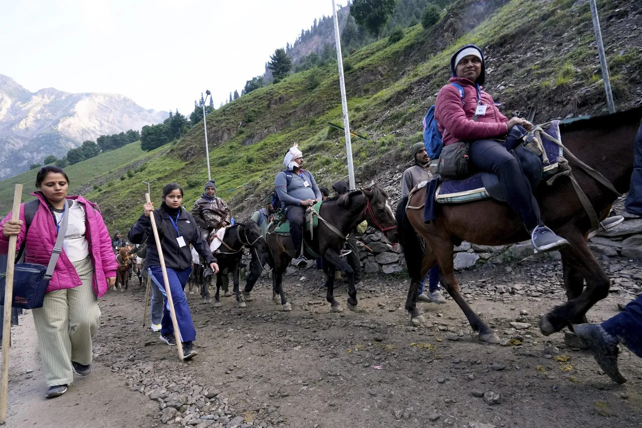 Pilgrims at Railpathri on their way to the holy cave shrine of Amarnath, at Baltal