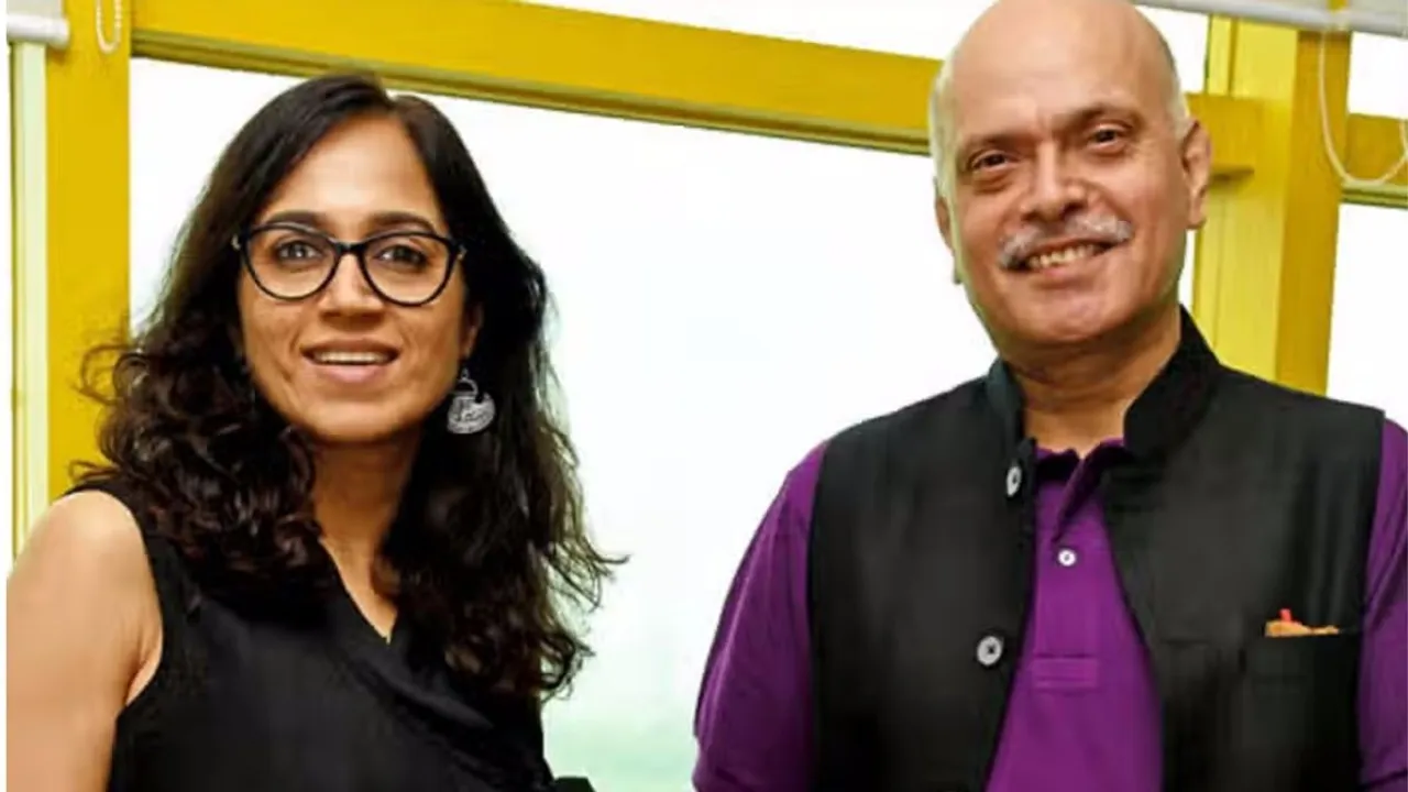 Raghav Bahl, wife Ritu Kapur.jpg
