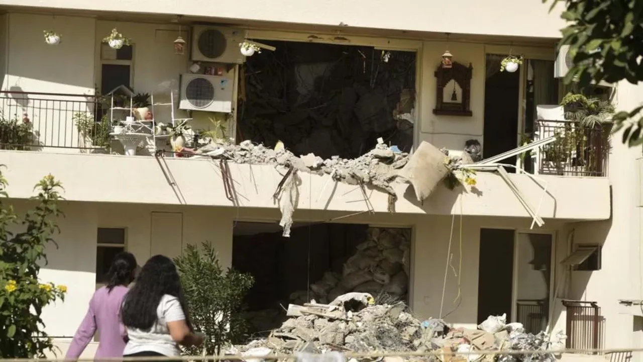 Unsafe building gurugram.jpg