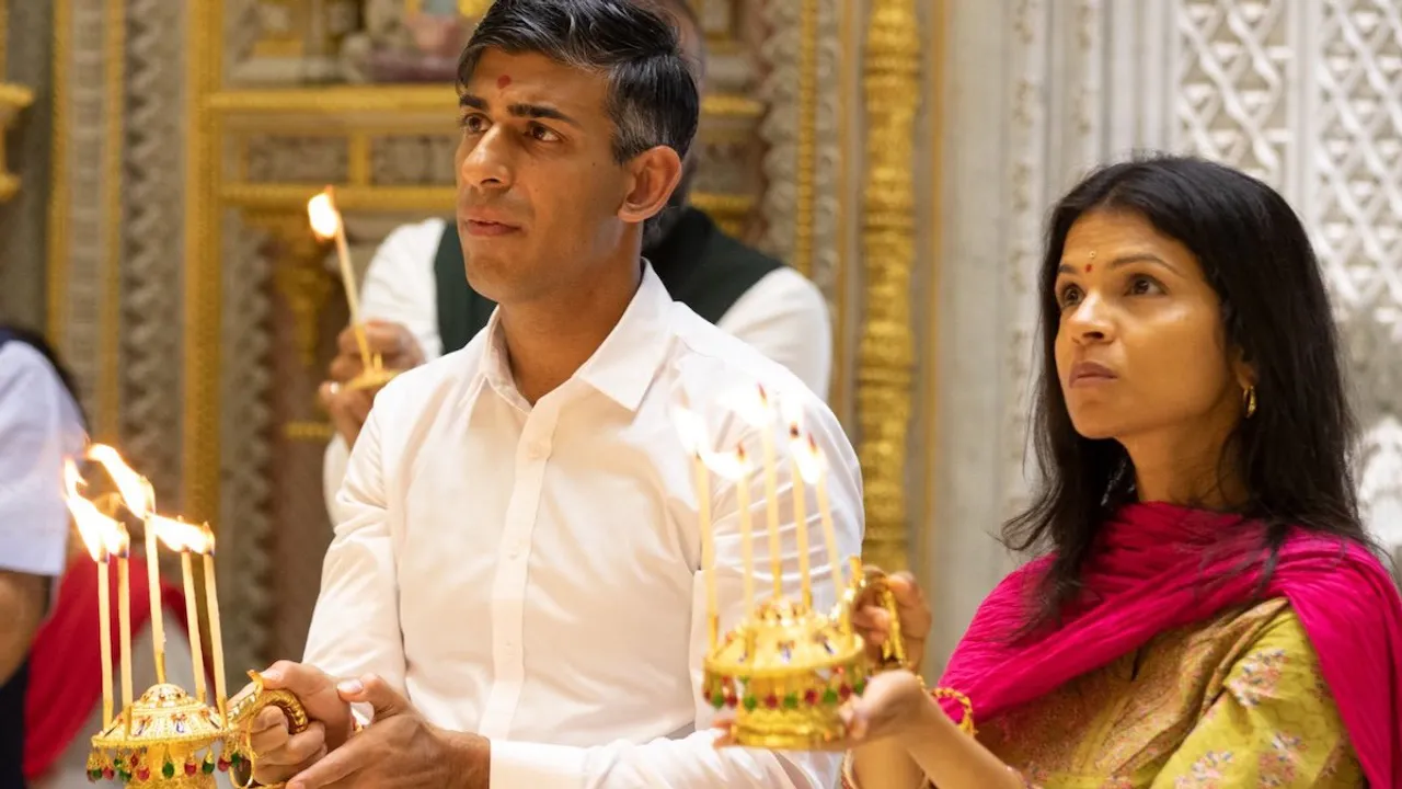 Rishi Sunak, Akshata Murty perform aarti at Akshardham Temple