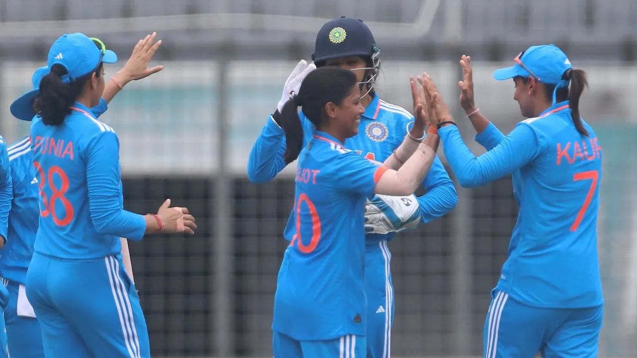 Amanjot Kaur celebrates wicket with team India