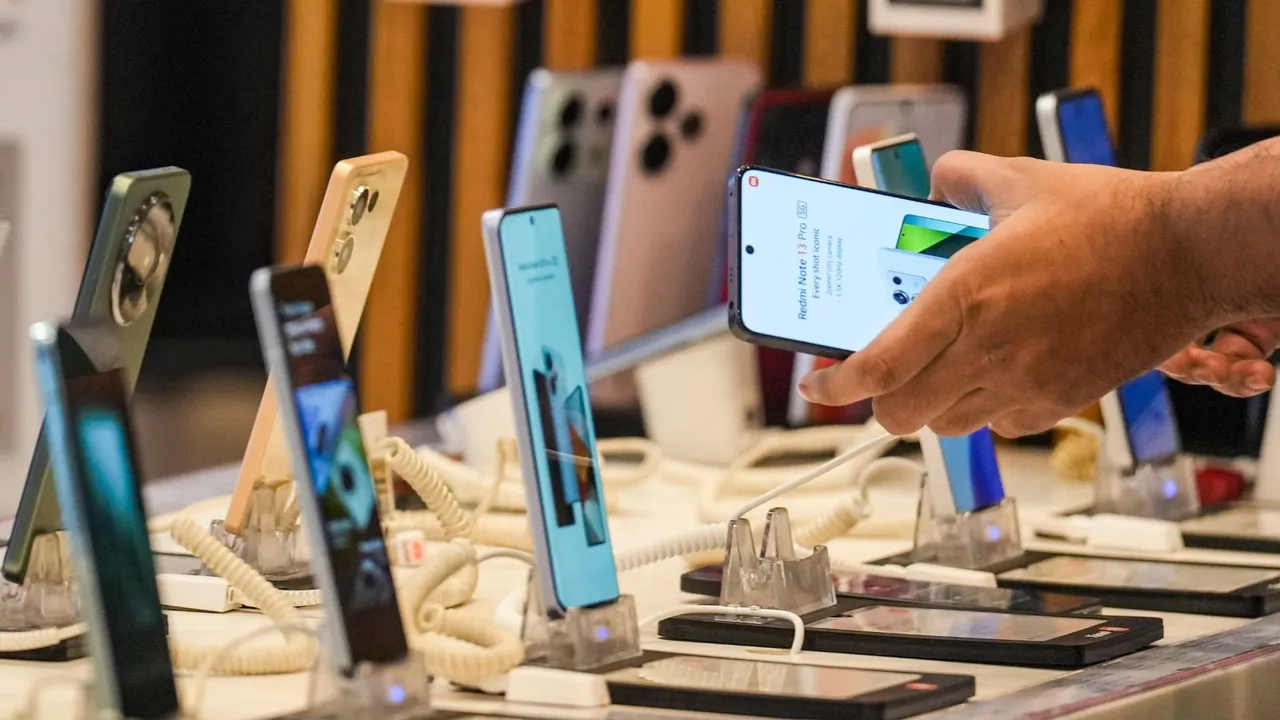 Mobile manufacturing Apple iPhone