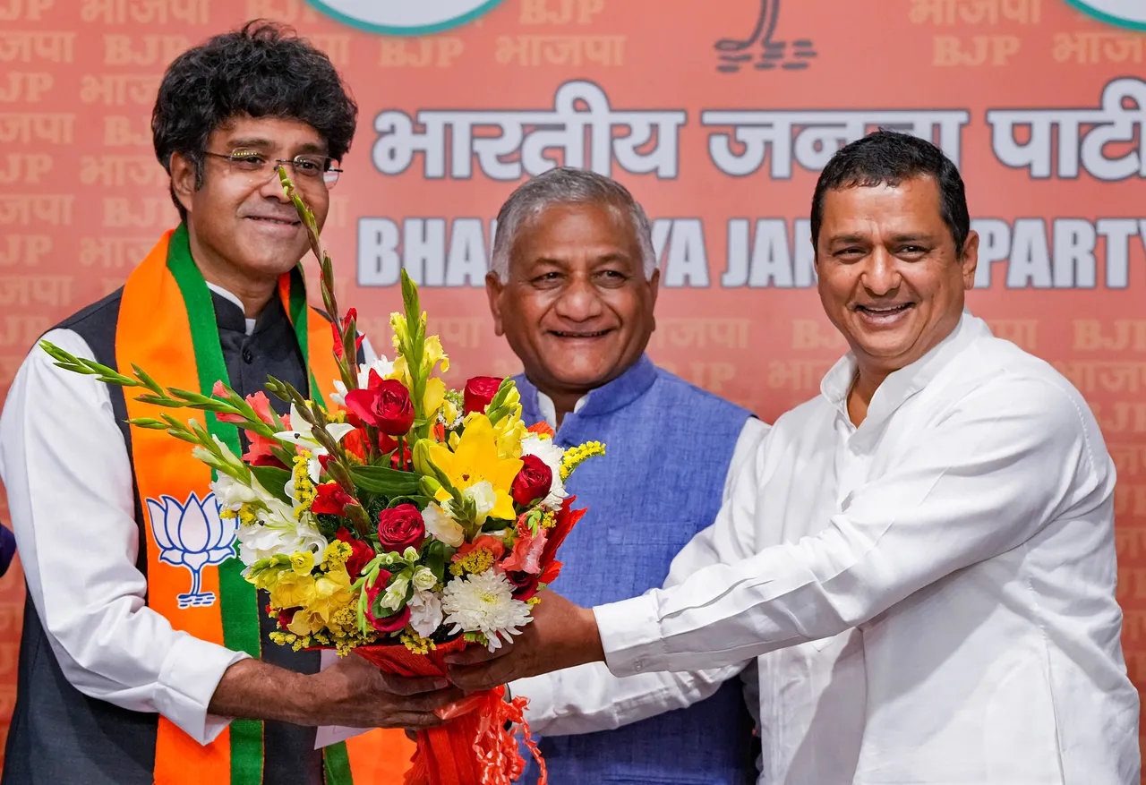 CR Kesavan joins BJP