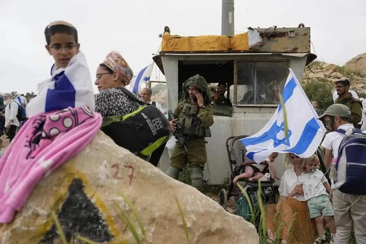 Israelis SCHOOL west  bank.jpg
