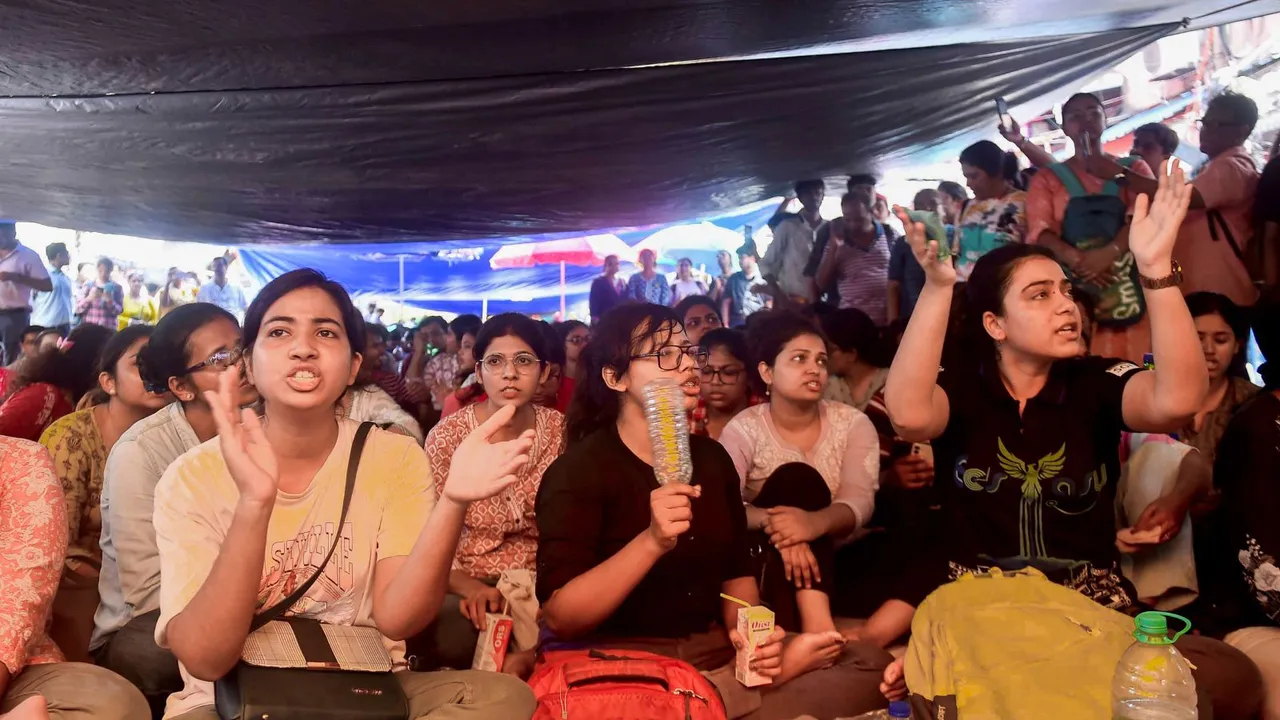 Junior doctors stage a protest on a road near Lalbazar police headquarters demanding the resignation of Police Commissioner Vineet Goyal over the case of alleged sexual assault and murder of a trainee doctor, in Kolkata, Tuesday, Sept. 3, 2024.