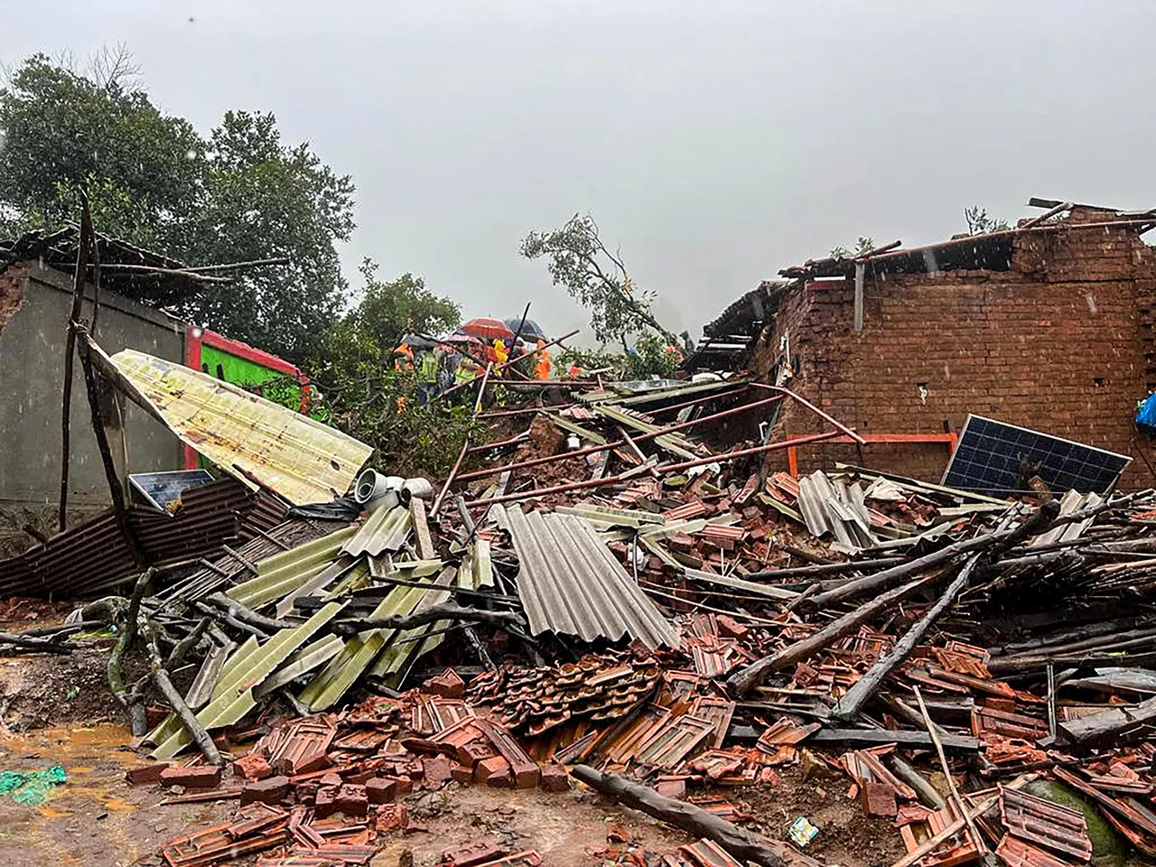 raigad landslide.jpg