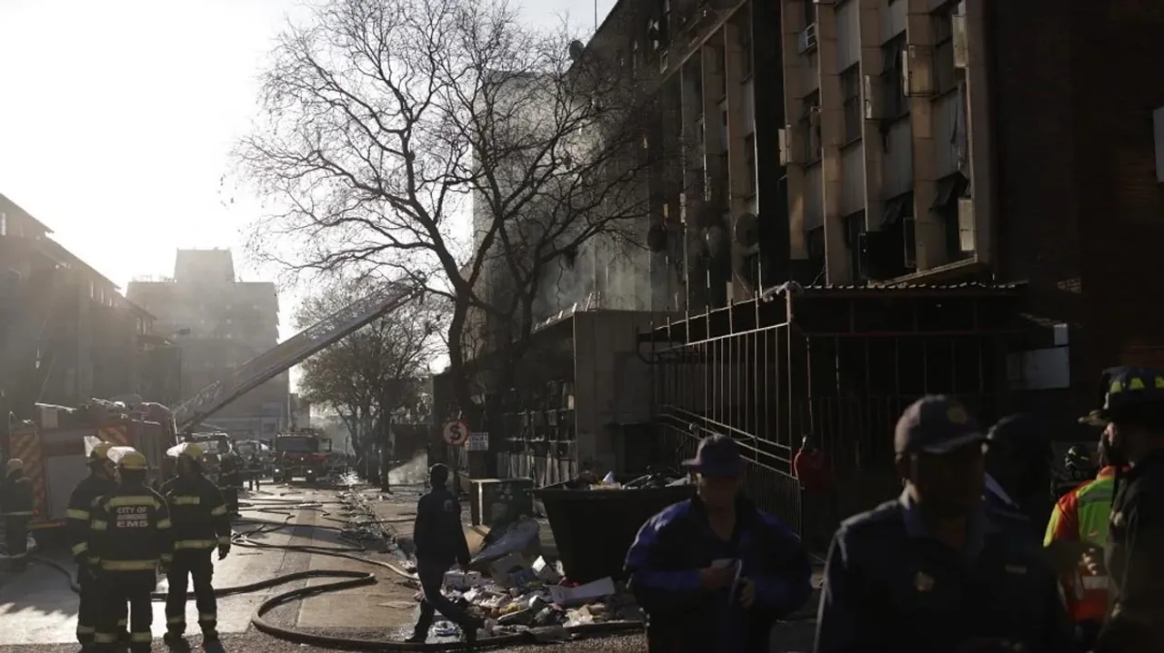 Johannesburg building fire 2.jpg