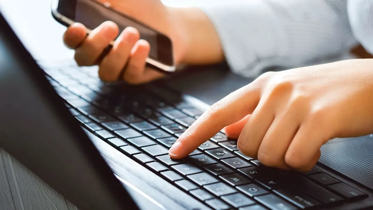 Online Ecoomerce Telecom Laptop Betting Gambling Advertisement