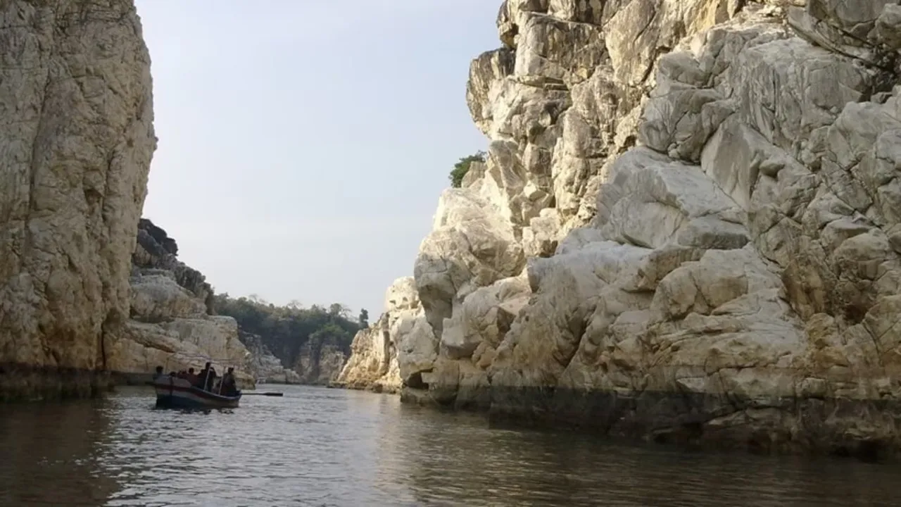 Narmada valley in  Madhya Pradesh.jpg