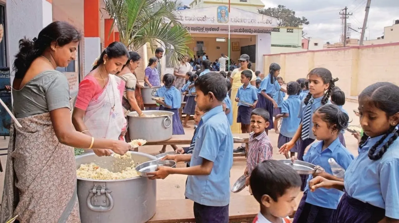mid day meal helpers.jpg