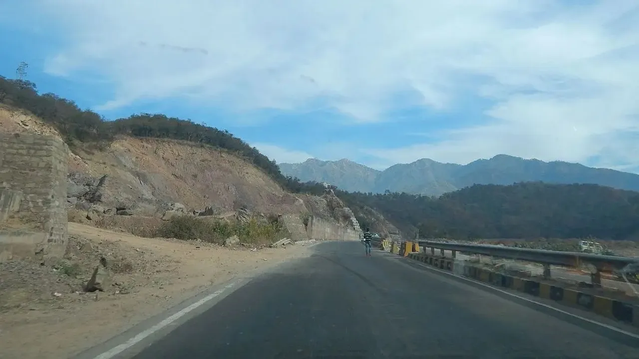 Shimla Chandigarh highway.jpg