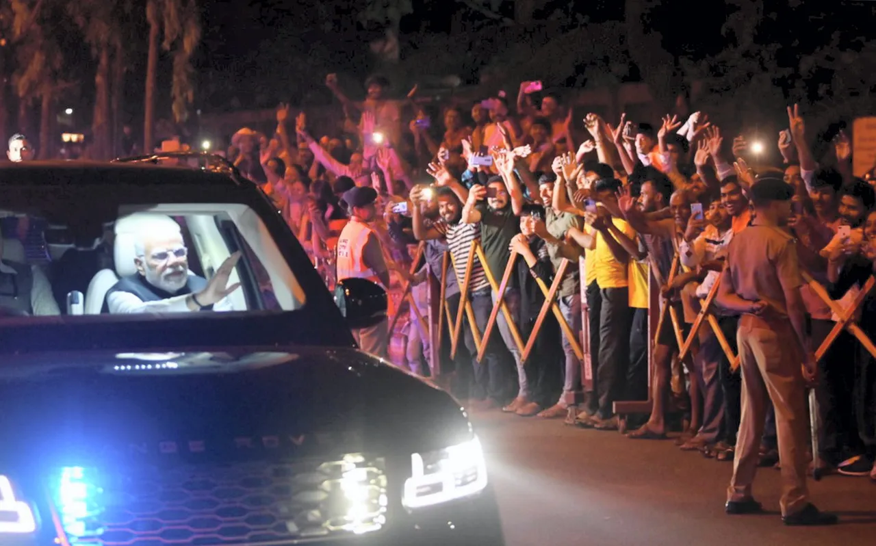 PM Modi roadshow in Surat Gujarat BJP