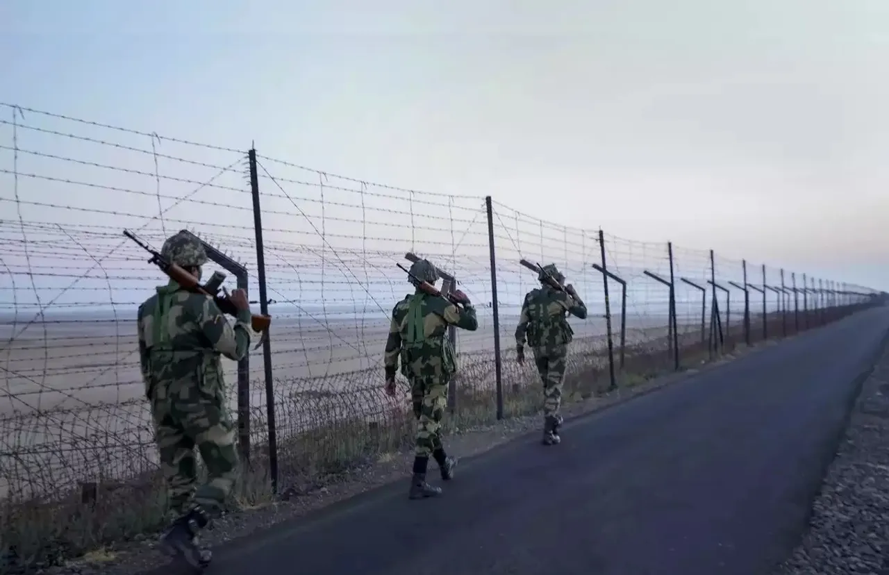 India Pakistan border in kutch.jpg