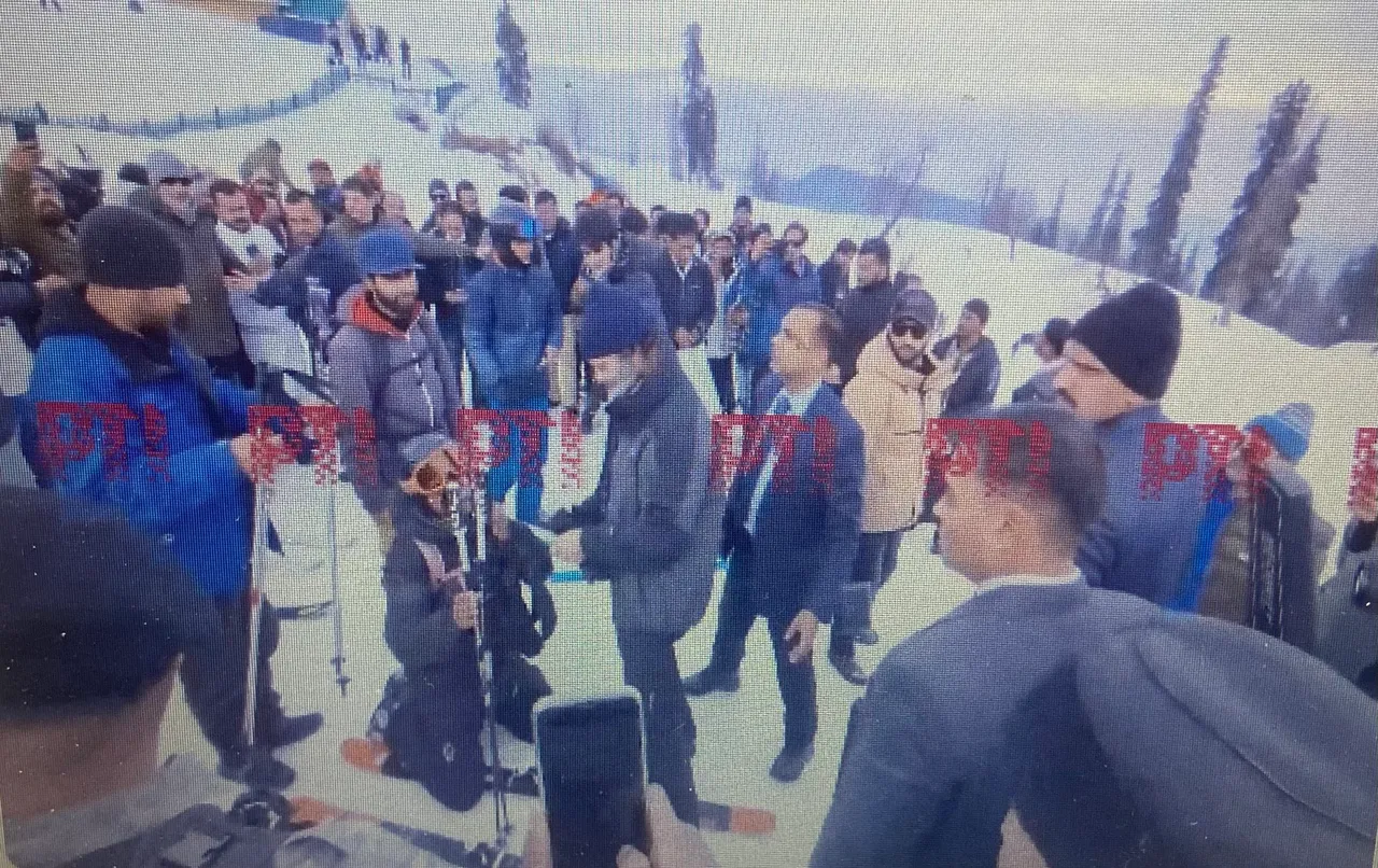 Rahul Gandhi Gulmarg Skiing