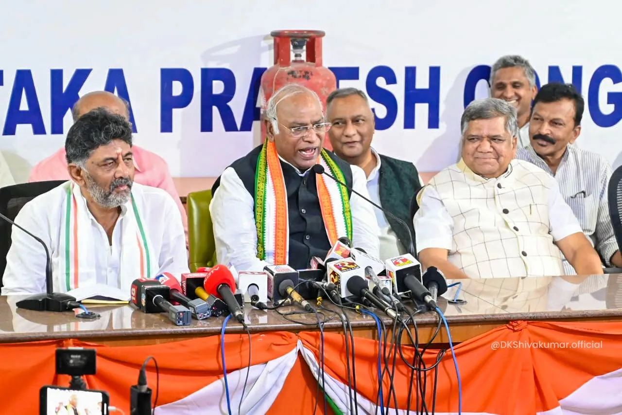 Jagdish Shettar Karnataka Congress D K Shivakumar.jpg