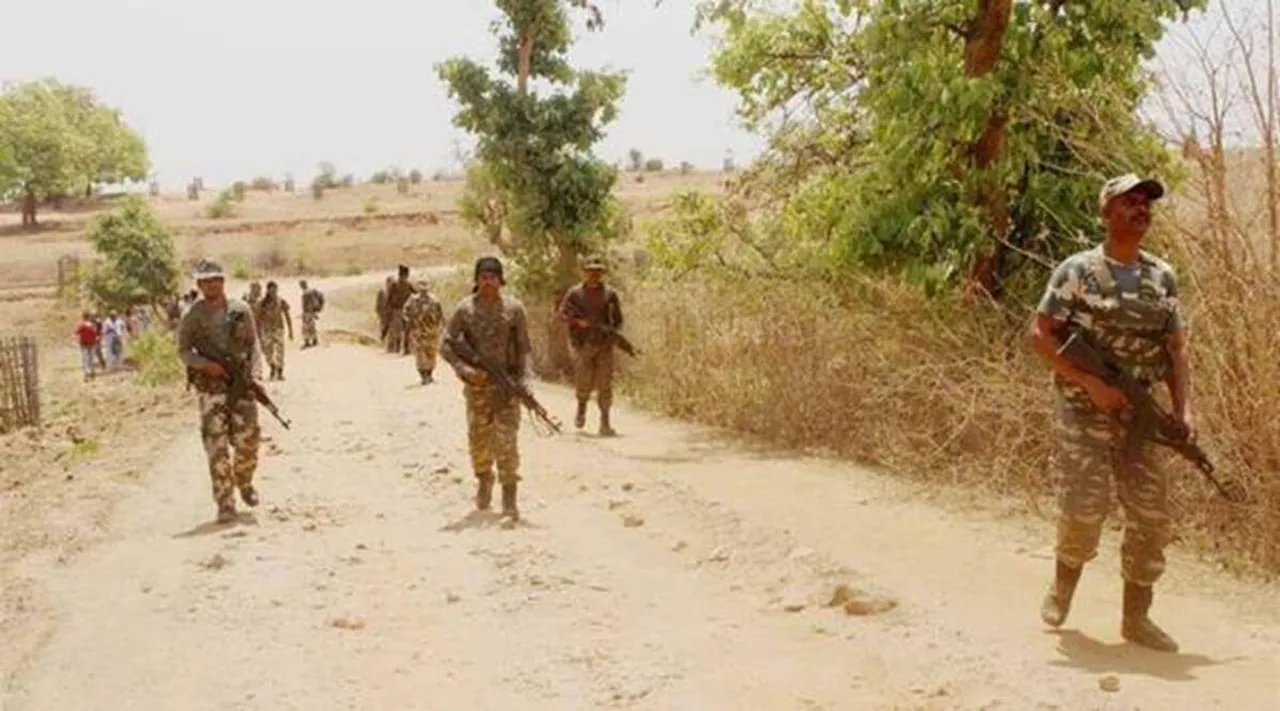 Maoist Soldiers Chhhatisgarh.jpg