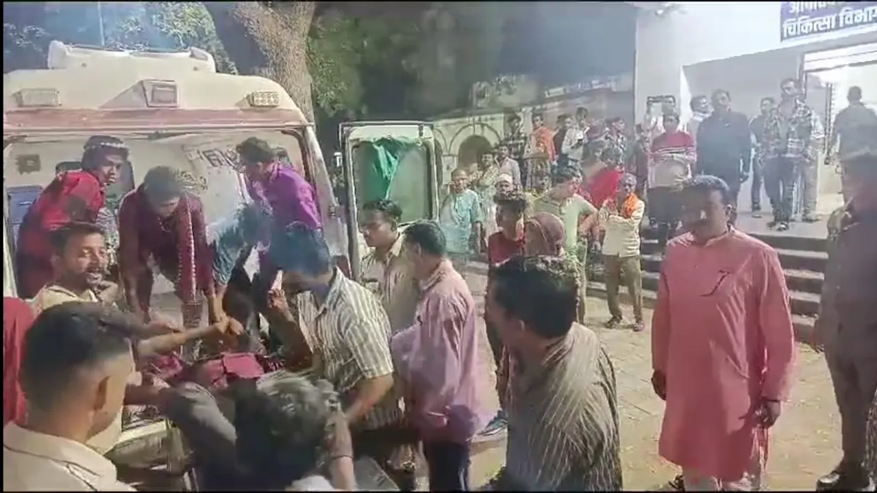 tractor-trolley overturns in MP's Barwani